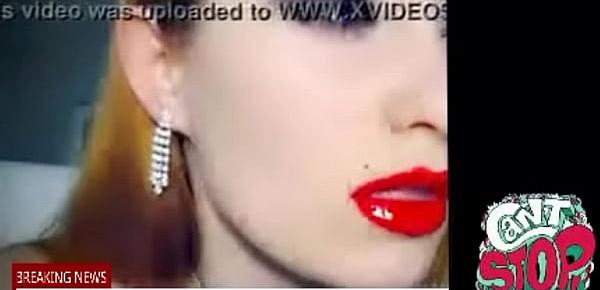  Lipstick Selfie